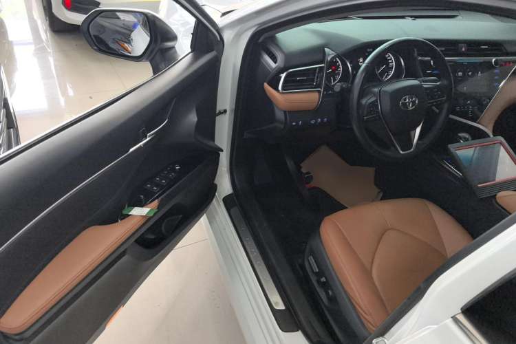 Used Toyota Camry 2019 Revised Version 2.0G Luxury Edition
