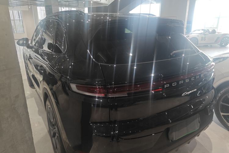 Used Porsche Cayenne E-Hybrid 2024 Cayenne E-Hybrid 2.0T Rear Left 45 Deg