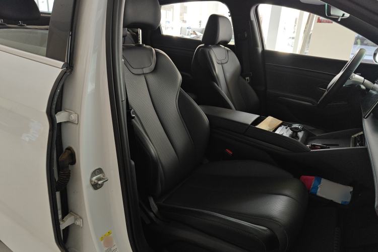 Used BYD Qin L 2025 DM-i Smart Drive 80KM Superior Model Right Front Seat