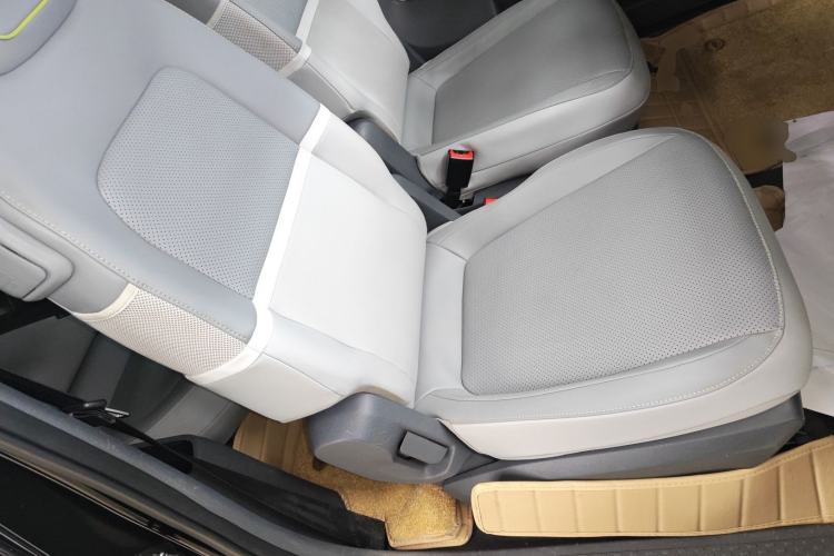 Used Baojun KiWi EV 2021 Artist Model Lithium Iron Phosphate