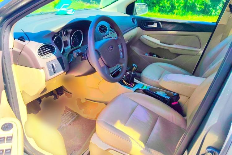 Used Ford Focus 2012 Sedan Classic 1.8L Manual Fashion Edition
