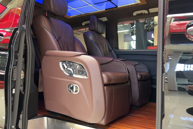 Used Mercedes-Benz Vito 2018 2.0T Elite Version 7 Seats China VI Emission Standard Interior 1