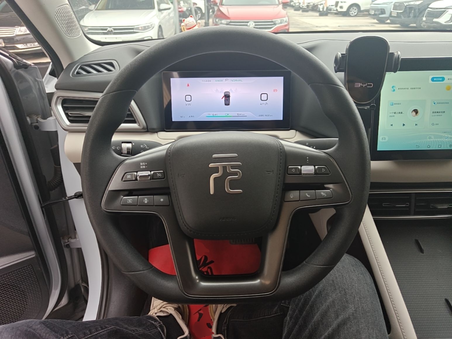 BYD Yuan UP 2025 Model 301KM Leading Version — снимка 13