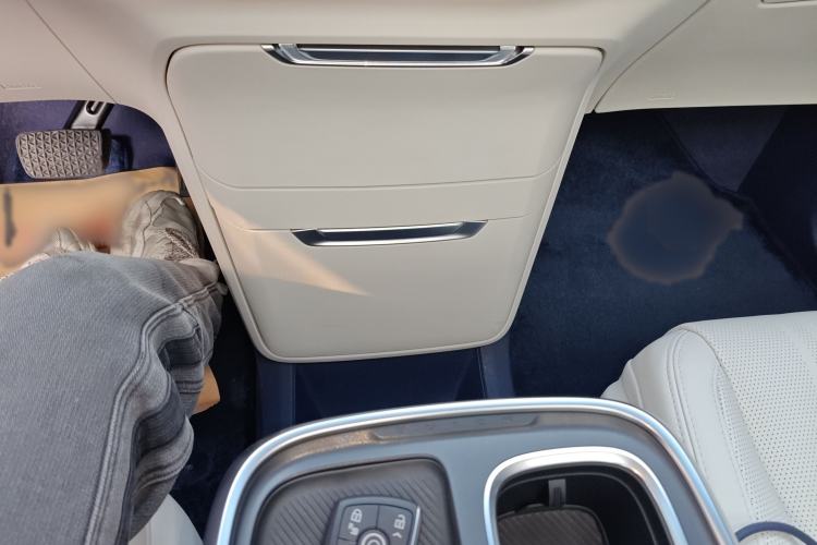 Used Buick Century 2023 2.0T Six-Seater Yinshi Edition
