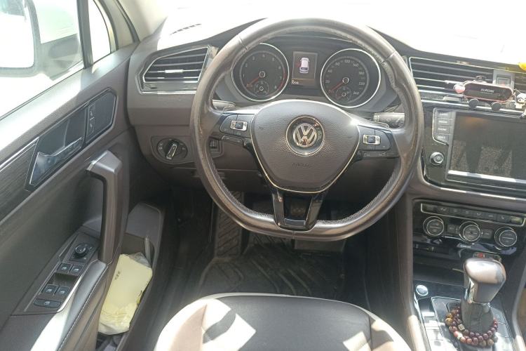 Used Volkswagen Tiguan L 2017 330TSI Automatic Two-Wheel Drive Luxury Edition Steering Wheel
