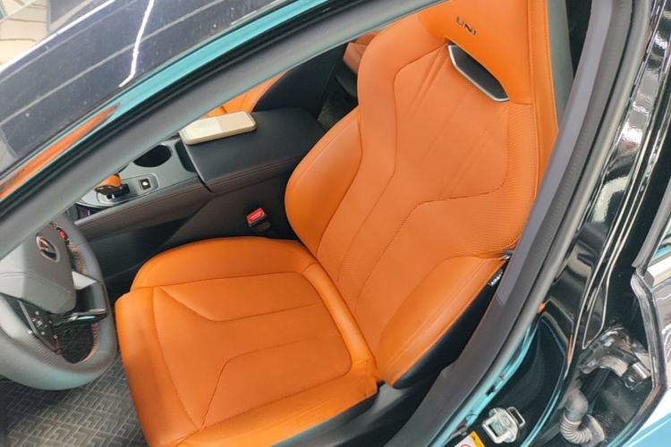 Used CHANGAN UNI-V 2025 Model Third-Generation 2.0T Dynamic Edition
