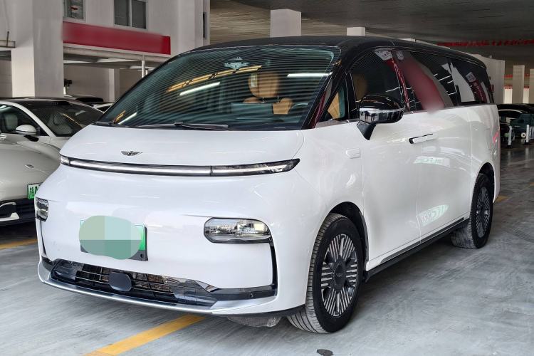 Used Geely Galaxy LEVC L380 2024 140-Degree 6-Seater All-Wheel-Drive Ultra