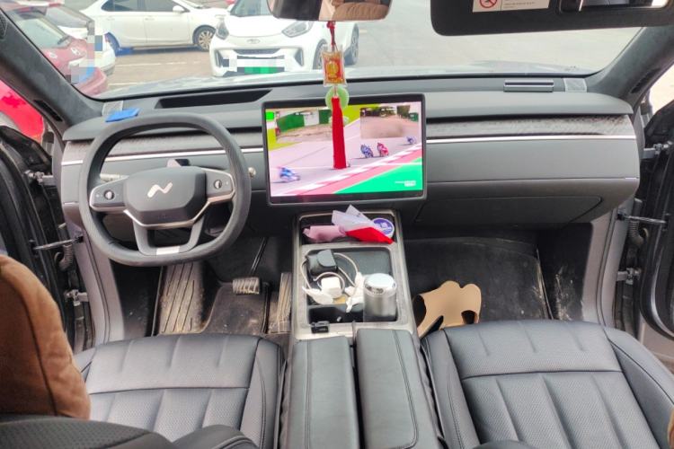 Used ONVO Luxeed L90 2025 Model—Max Six-Seater Version Center Console