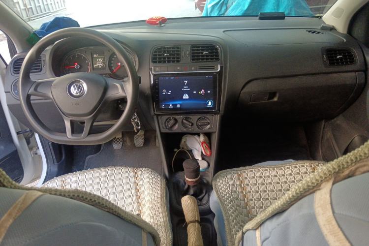 Used Volkswagen Polo 2018 1.5L Manual Drive-Comfort Model Center Console