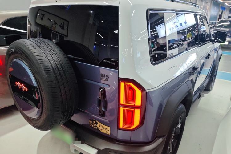 Used Formula Leopard 5 2023 Cloud Ride Flagship Edition Rear Right 45 Deg