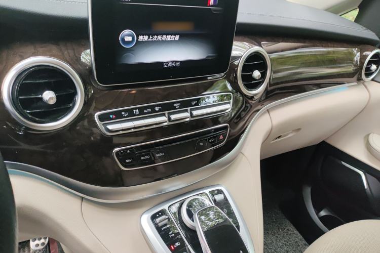 Used Mercedes-Benz V-Class 2018 V 260 L Prestige Extended Version China VI Audio And AC Panel