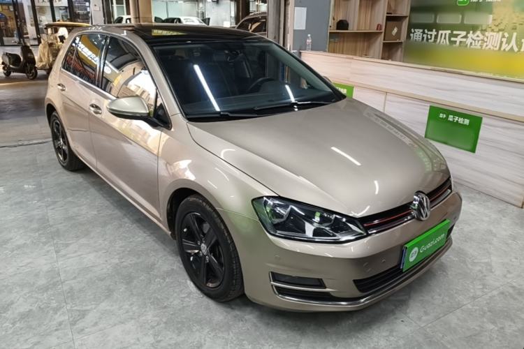 Used Volkswagen Golf 2015 1.4TSI Automatic Luxury Model Front Right 45 Deg