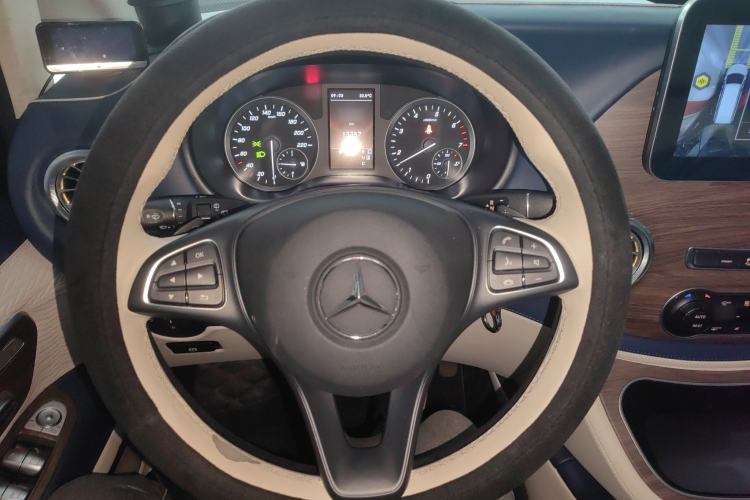 Used Mercedes-Benz Vito 2023 2.0T Elite Version 7 Seats Steering Wheel