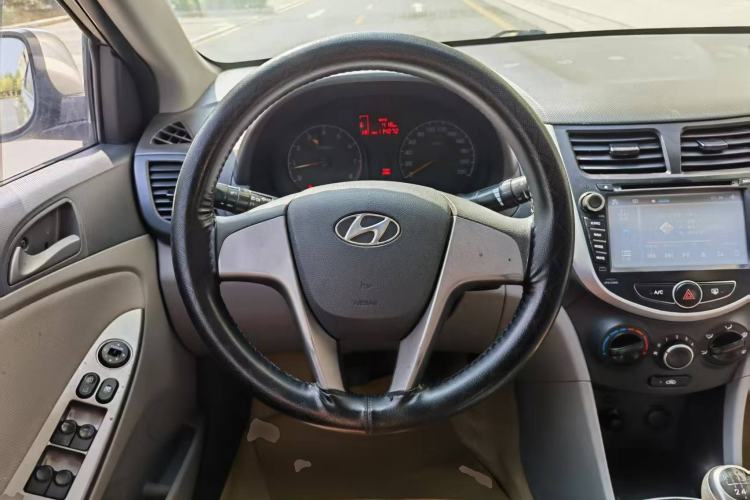 Used Hyundai Verna (older generation) 2014 1.4L Manual Smart GLS Trim Steering Wheel