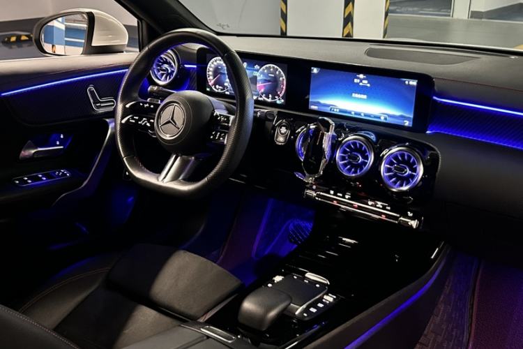 Used Mercedes-Benz A-Class 2022 Revised Version A 200 L Sport Sedan Fashionable Style Audio And AC Panel