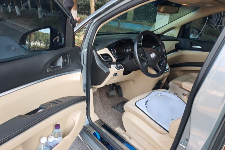 Used Buick GL8 2023 Facelifted Land Cruiser Executive Luxury Version