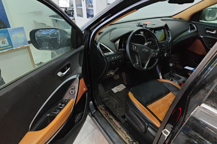 Used Hyundai Santa Fe 2013 2.4L Automatic 4x4 Comfort Edition Driver Seat