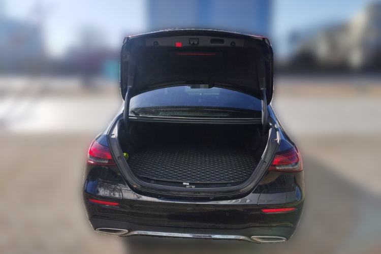 Used Mercedes-Benz E-Class New Energy 2022 Restyled E 350 e L Plug-in Hybrid Sports Sedan Trunk