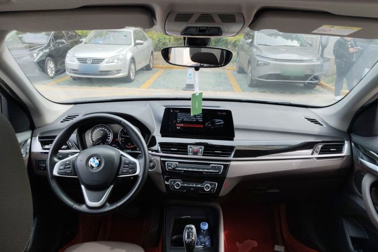 Used BMW X1 2020 sDrive25Li Leading Model Center Console