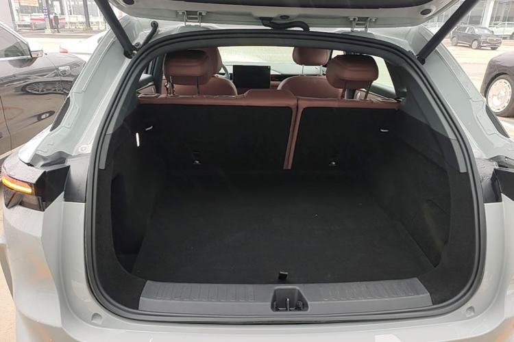 Used ARCFOX Alpha T5 2026 Model Range-Extended 1215 Yuanjing Smart Driving Version
