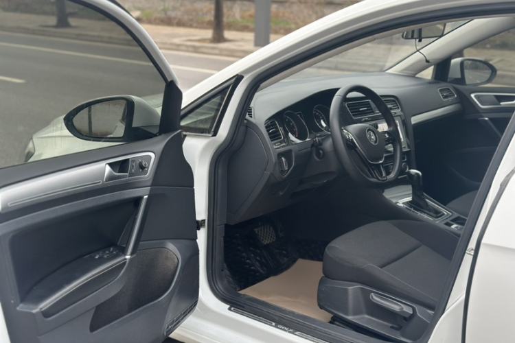 Used Volkswagen Golf 2020 Zhiai Edition 200TSI DSG Comfortable & Ambitious Version