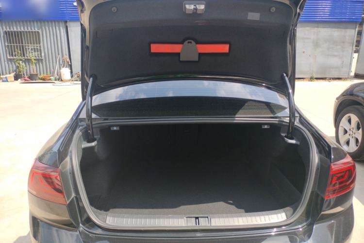 Used Volkswagen Magotan 2023 2 Million Units Limited Edition 330TSI DSG Leading Version Trunk