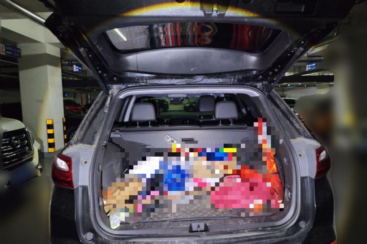 Used Chevrolet Equinox 2018 RS 550T Automatic All-Wheel-Drive Boundary Edition Trunk