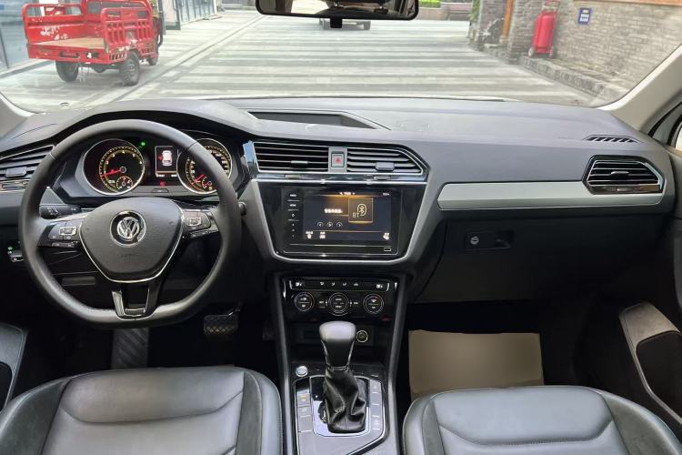 Used Volkswagen Tiguan L 2020 330TSI Automatic Two-Wheel Drive Panoramic Comfort Edition China VI Standard
