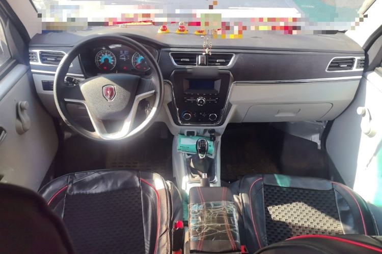 Used Jinbei Hiace X30 2024 1.5L Champion Edition Passenger Vehicle 5/6/7 Seats Center Console