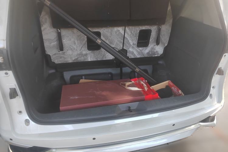 Used Toyota SIENNA 2023 2.5L Hybrid Comfort Edition Trunk