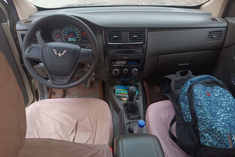 Used Wuling Rongguang V 2015 1.2L Standard Version Center Console