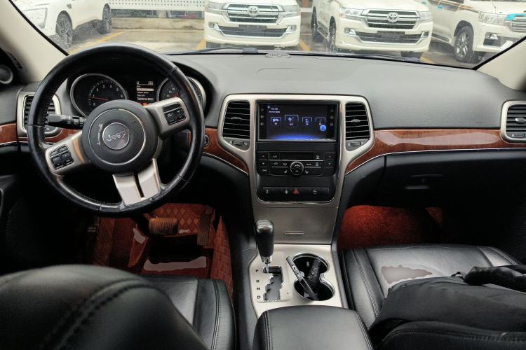 Used Jeep Grand Cherokee 2011 3.6L Luxury Edition
