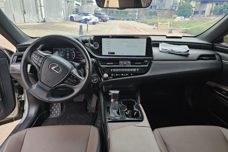 Used Lexus ES 2022 200 Excellence Edition Interior 1