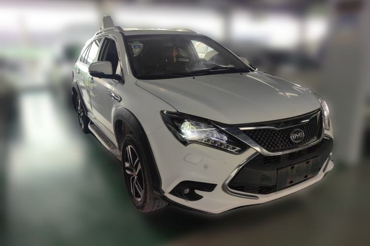 Used BYD Tang New Energy 2015 2.0T Four-Wheel-Drive Flagship Model Front Right 45 Deg