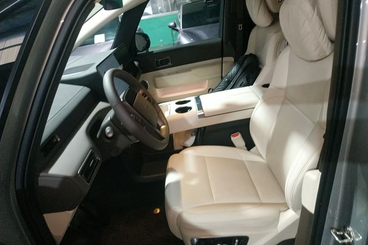 Used Li Auto MEGA 2024 Ultra Model
