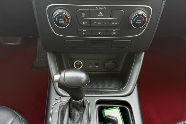 Used Kia Sorento 2013 2.2T 7-seat Diesel Comfort Edition Gear Lever
