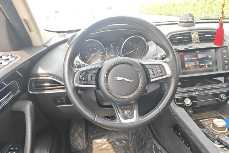 Used Jaguar F-PACE 2018 2.0T Two-Wheel Drive Urban Deluxe Edition