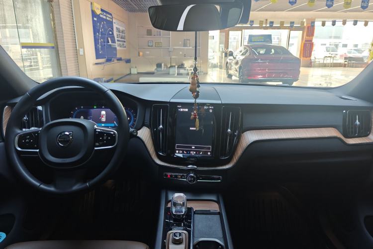 Used Volvo XC60 2025 B5 Four-Wheel Drive Smart & Advanced Luxury Edition