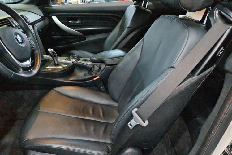 Used BMW 4 Series 2016 420i Convertible Fashion Model
