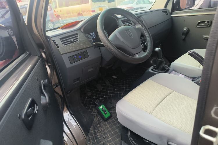 Used Jinbei Hiace X30 2023 1.5L Super-Comfortable Passenger Van 5/6/7-Seater Non-Air-Conditioned Version Model SWC15M