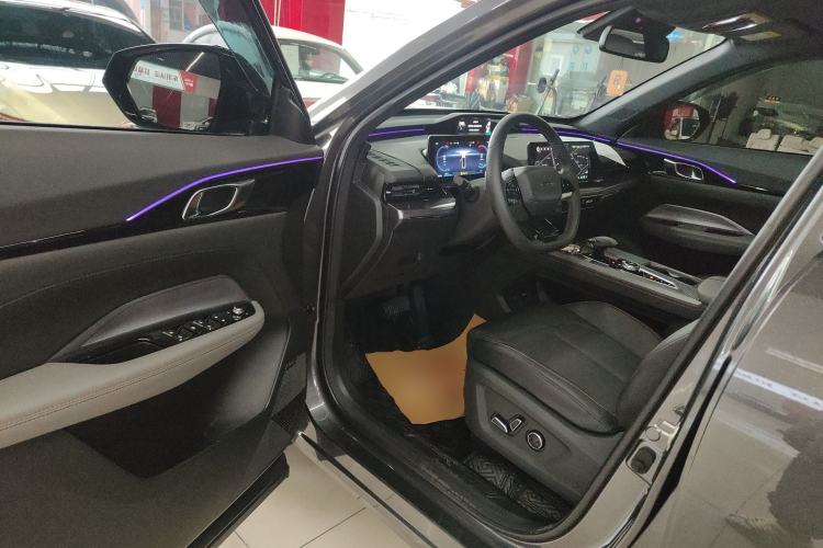 Used Oshan Z6 New Energy 2023 ZhiDian iDD 150KM Flagship PLUS Smart Parking Edition