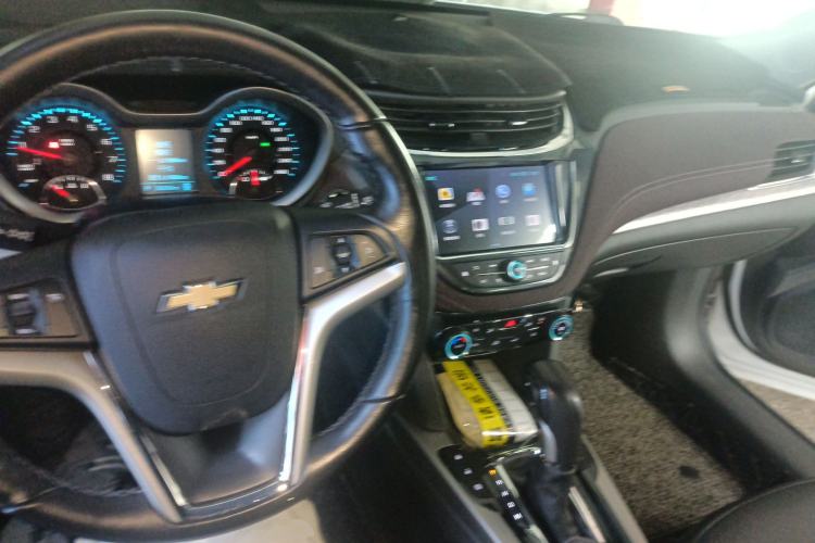 Used Chevrolet Malibu 2018 530T Automatic Luxury Edition Center Console