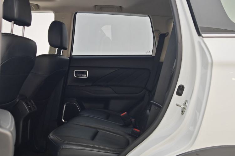 Used Mitsubishi Outlander 2019 2.4L 4x4 Zhi Xiang Edition 5 Seats China VI Standard
