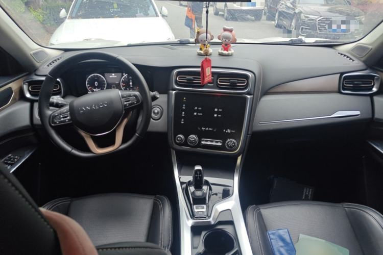 Used Lynk & Co 01 2017 2.0T Two-Wheel Drive Pro Edition Center Console