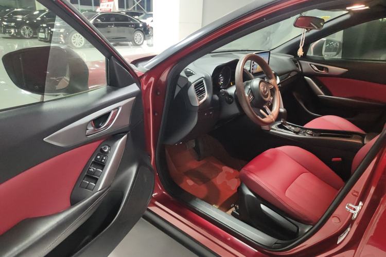 Used Mazda CX-4 2018 2.0L Automatic Two-Wheel Drive Blue Sky Dynamic Version China V Standard
