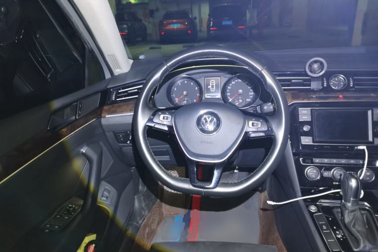 Used Volkswagen Magotan 2018 330TSI DSG Luxury Model Steering Wheel