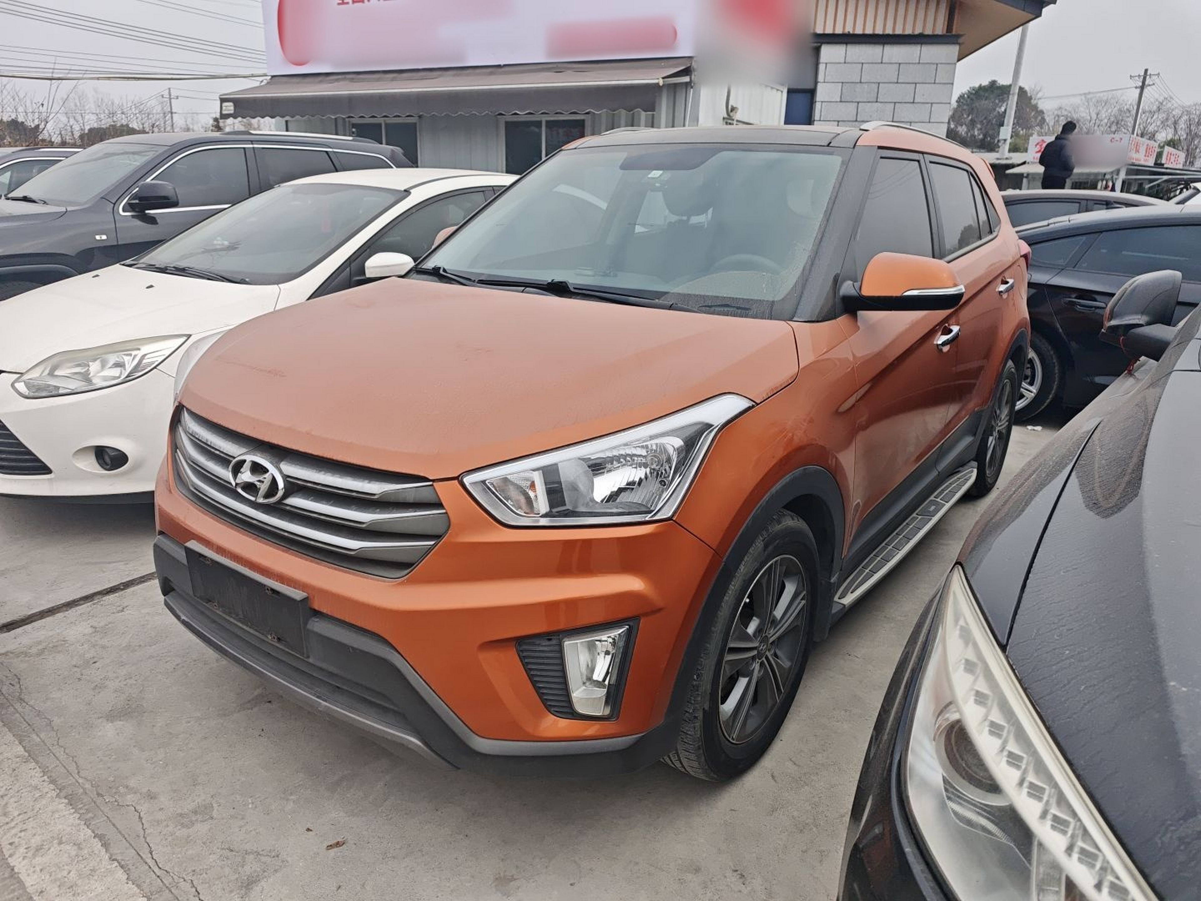 Под передней частью автомобиля