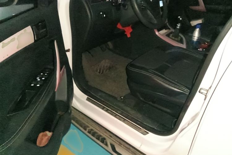 Used Zotye T600 2014 1.5T Manual Flagship Version Driver Seat