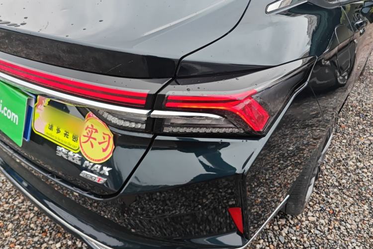 Used Dongfeng Aeolus Yixuan MAX 2021 1.5T Ultra-Stylish Trendsetter Edition Right Rear Taillight