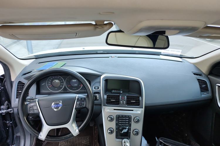 Used Volvo XC60 2013 T5 Comfort Edition Center Console